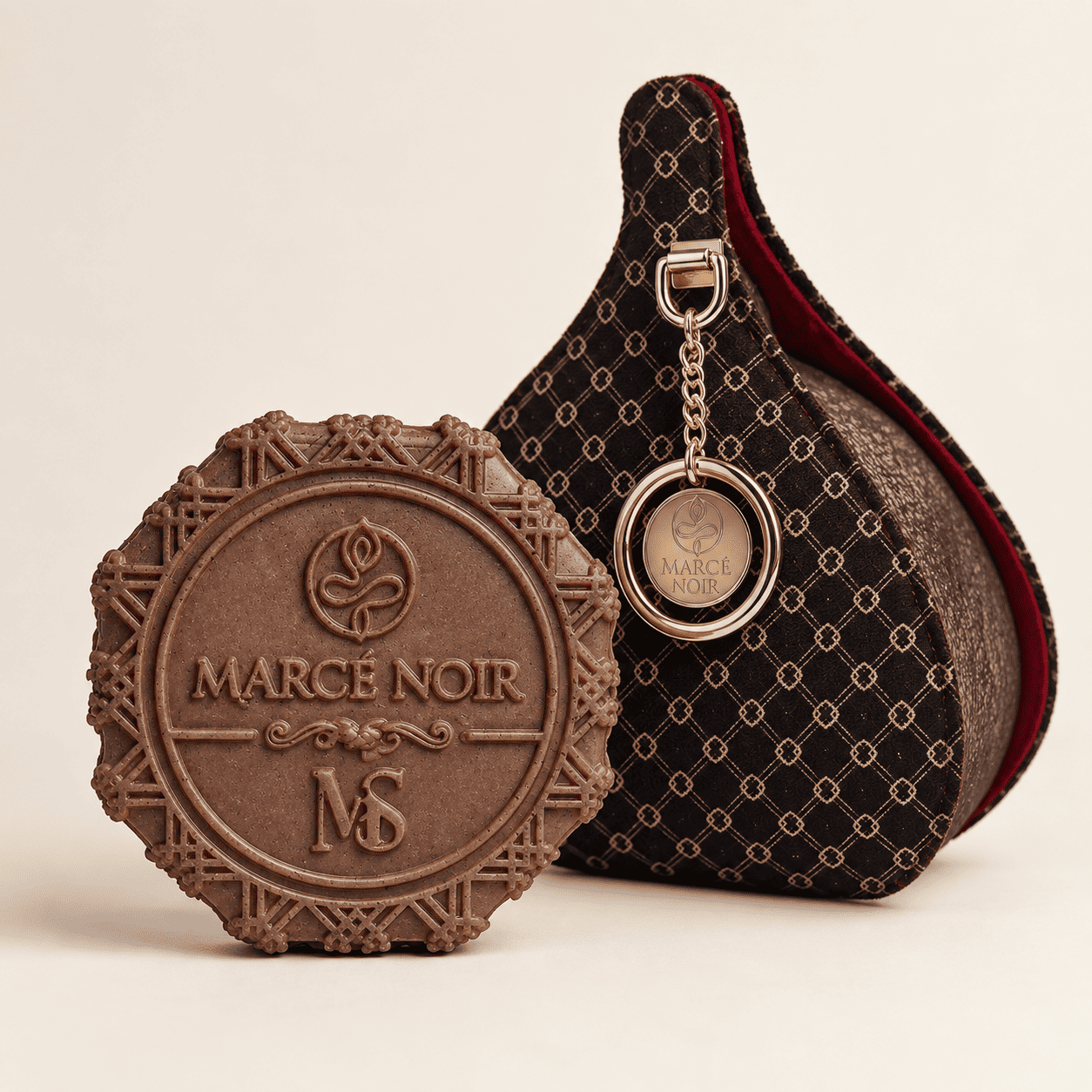 Soap Marcé Noir, barra corporal rojo café grabada con el monograma