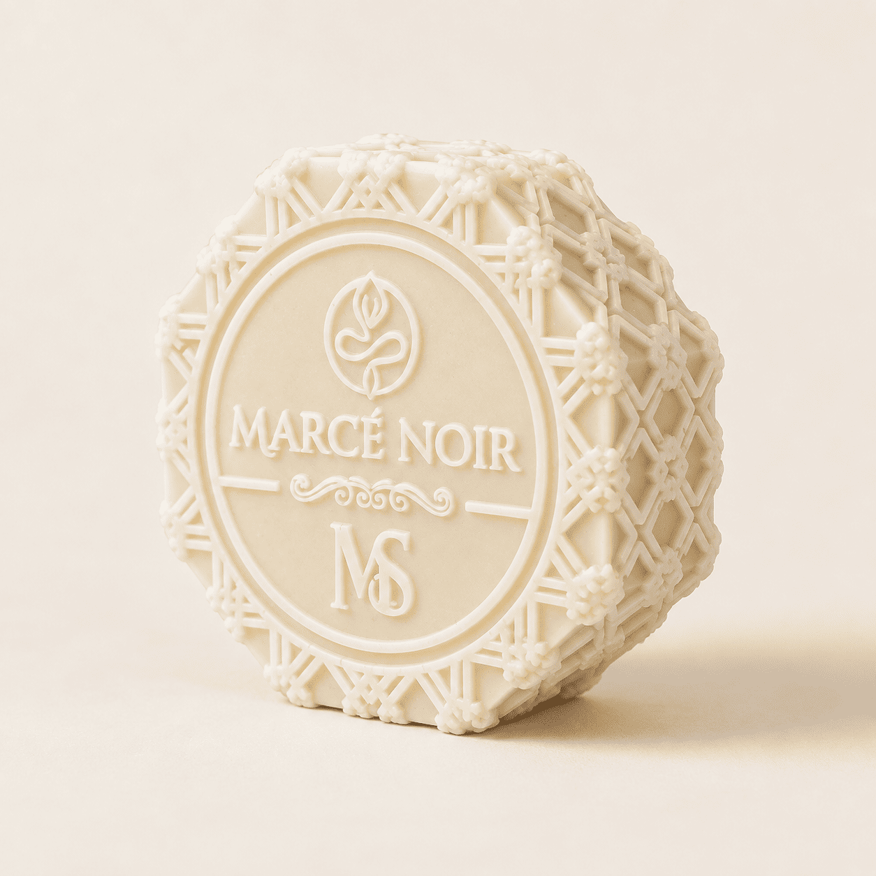 Jabón antiedad facial Marcé Noir, barra octagonal grabada — perfil de la barra