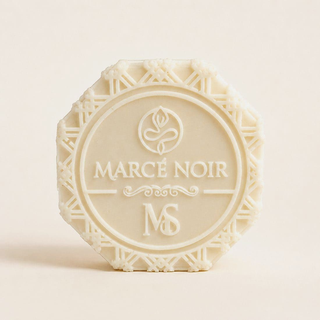 Jabón antiedad facial Marcé Noir, barra octagonal grabada — vista frontal
